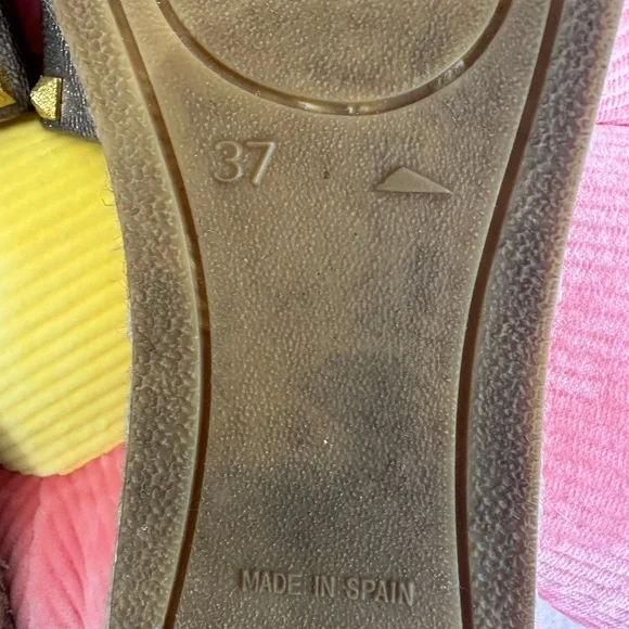 Vidoretta Metallic Slide Sandals with Gold Accents - Picture 6 of 6